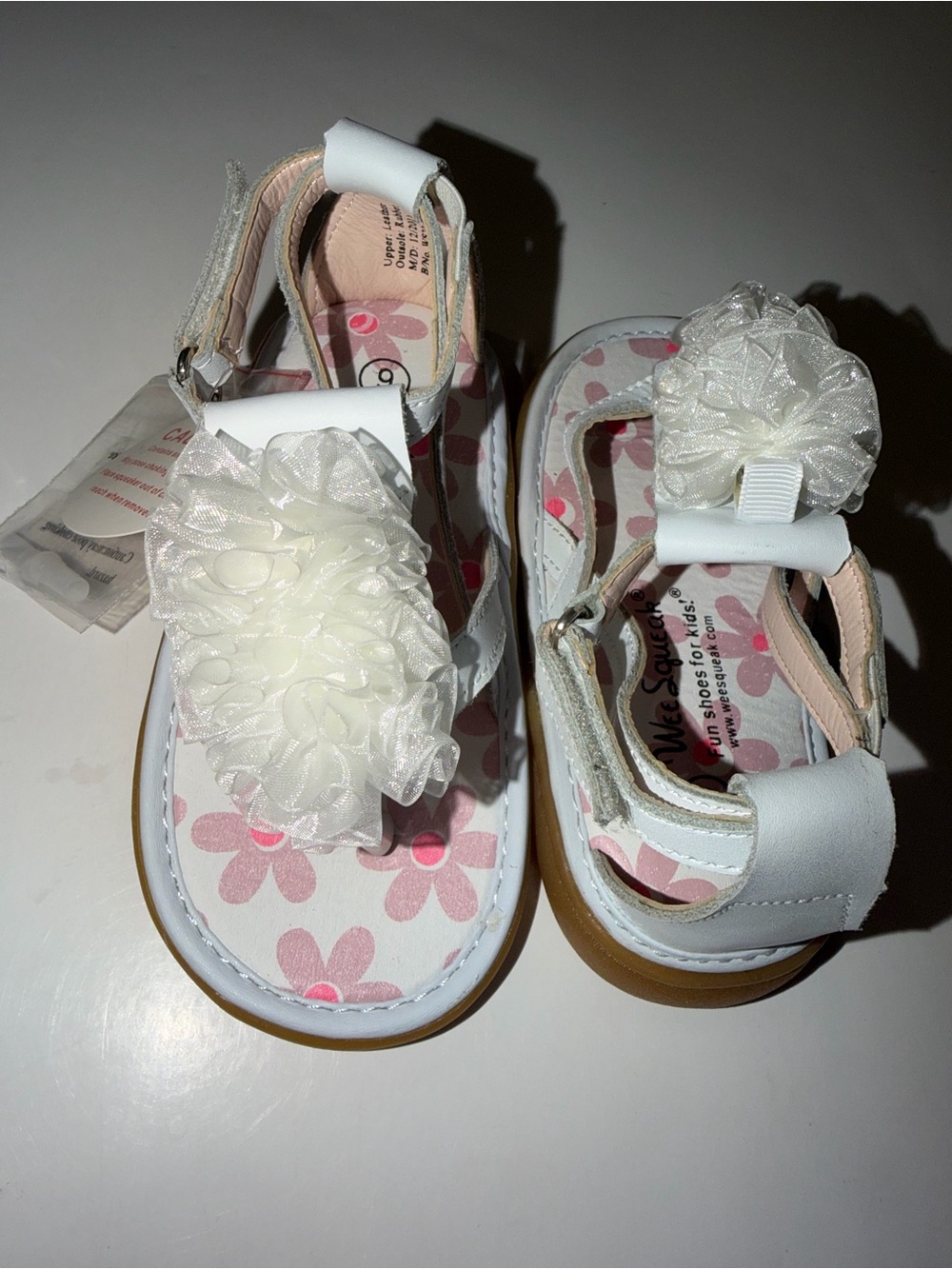 NWT Wee Squeak White Flower Squeaker Sandals | Toddler Size 9